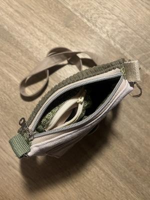 Futterstoff und Innentasche mit Reißverschluss